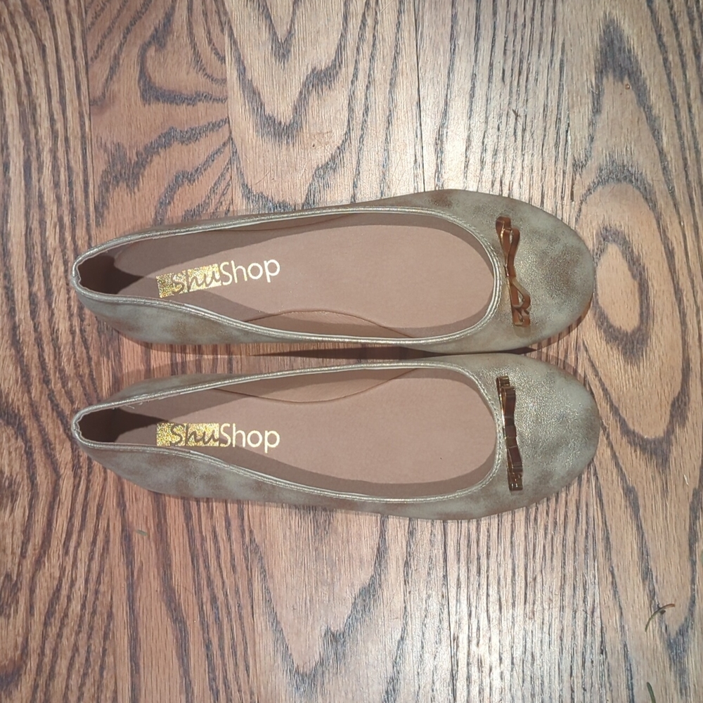 Gold Size 8 Princess Flats with Bow